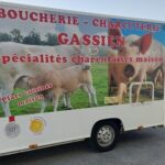 Un boucher au marché du jeudi 1