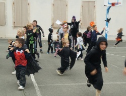 Halloween 2019 avec l'APE (1).JPG