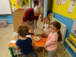 on a fait des gâteaux de Noël (3).JPG