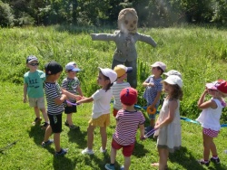 la découverte des épouvantails (11).JPG