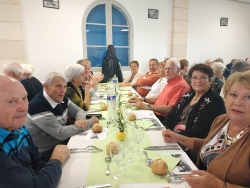 repas seniors octobre 2021 (4).jpg