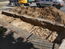 fouilles archéo place des halles et quai de carénage en octobre 21 (8).JPG