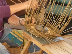 Jean Klein explique la vannerie (3).JPG