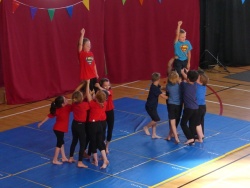11 juin 22 le cirque à l'école (11).JPG