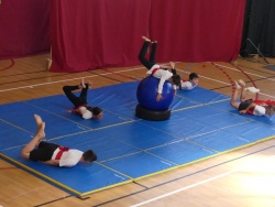 11 juin 22 le cirque à l'école (12).JPG