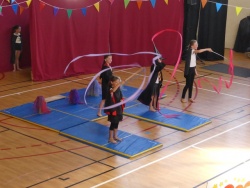 11 juin 22 le cirque à l'école (13).JPG