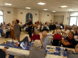 repas des seniors 2 octobre 2022 (1).JPG